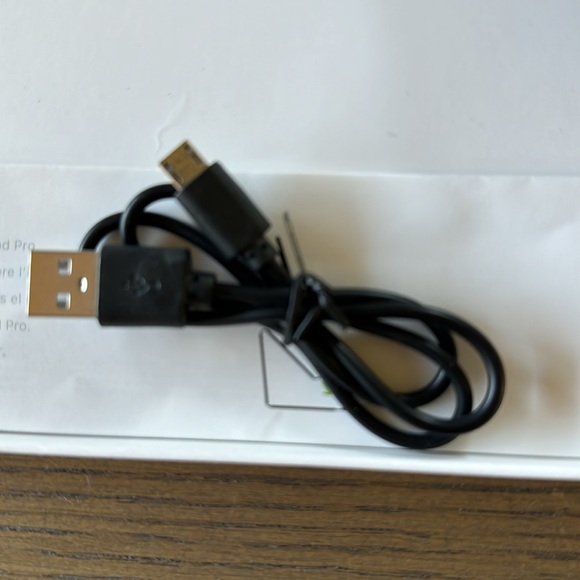 Apple iPad Smart Keyboard Folio - Picture 4 of 7